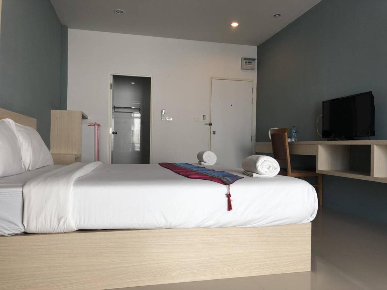 Khao Oat Airport Hotel Nai Yang Exterior photo