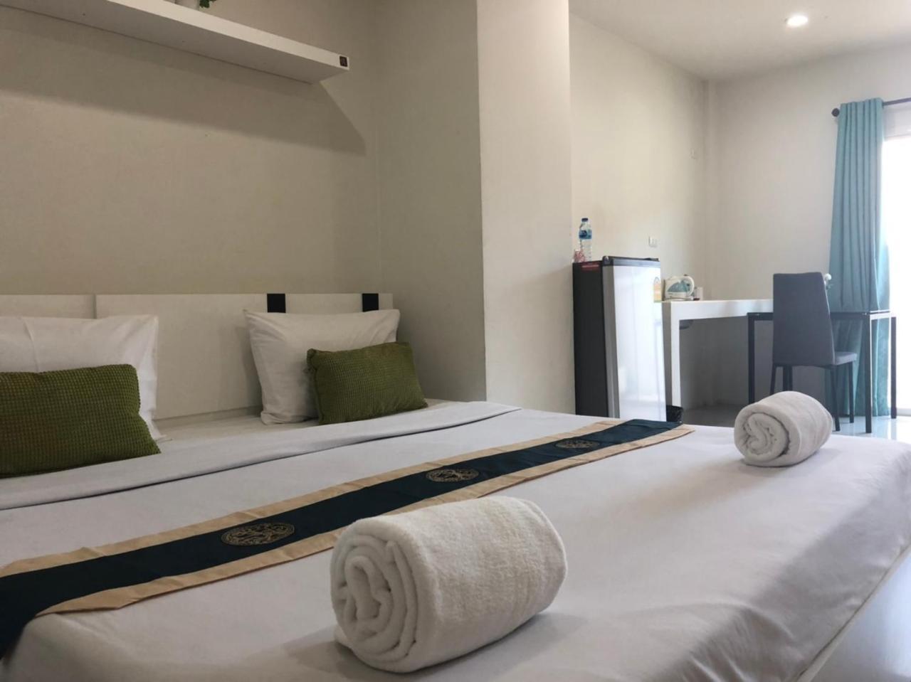 Khao Oat Airport Hotel Nai Yang Exterior photo