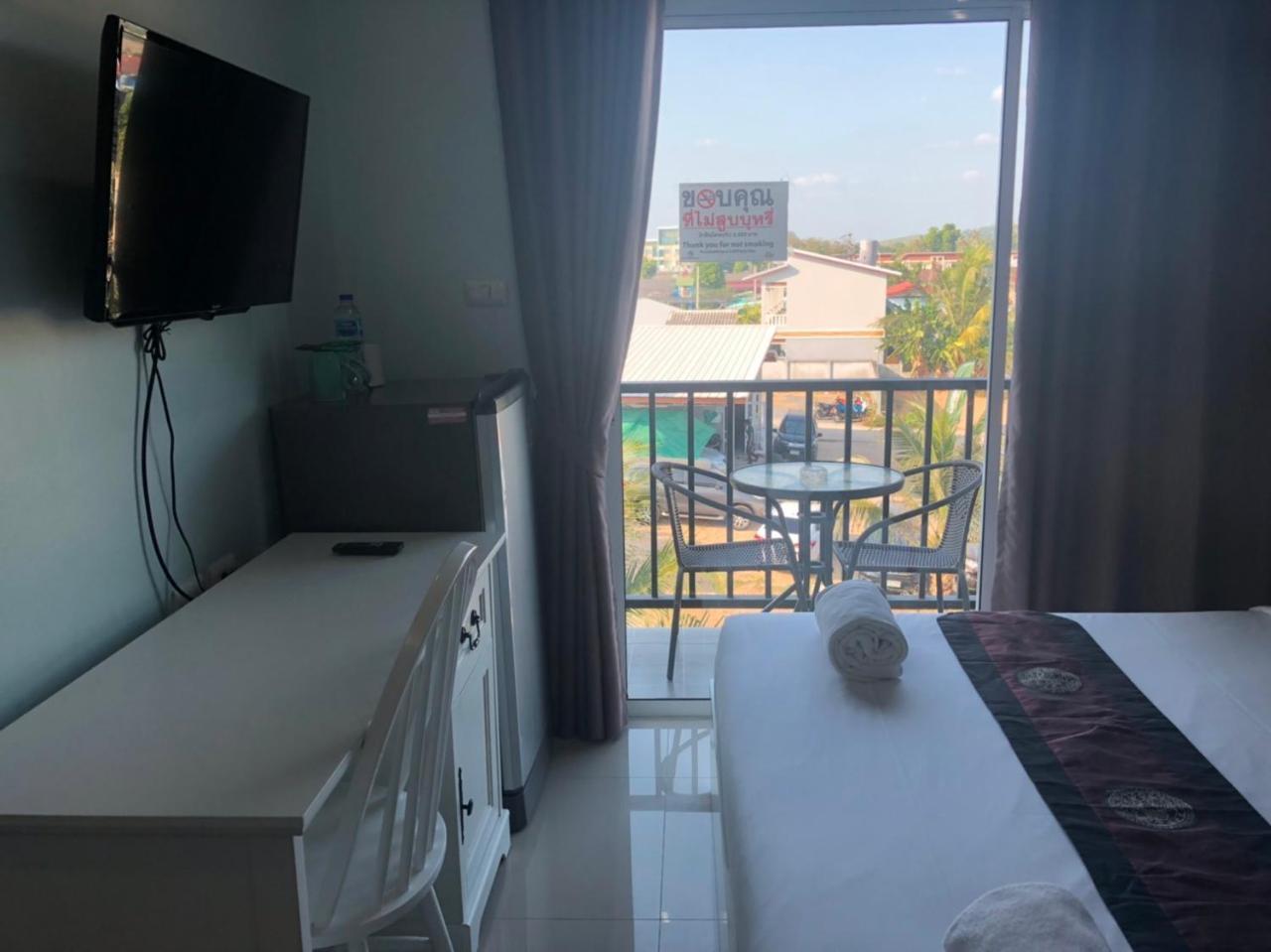 Khao Oat Airport Hotel Nai Yang Exterior photo