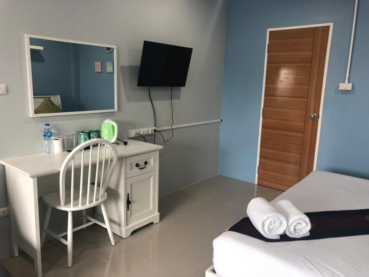 Khao Oat Airport Hotel Nai Yang Exterior photo